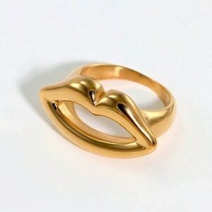 Gold Lip Design Ring